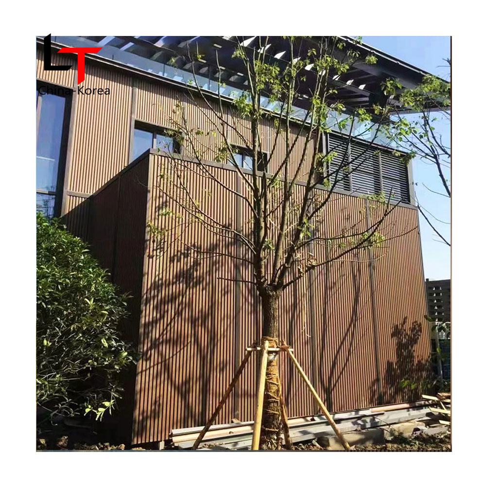 Painéal balla 3d saor in aisce,