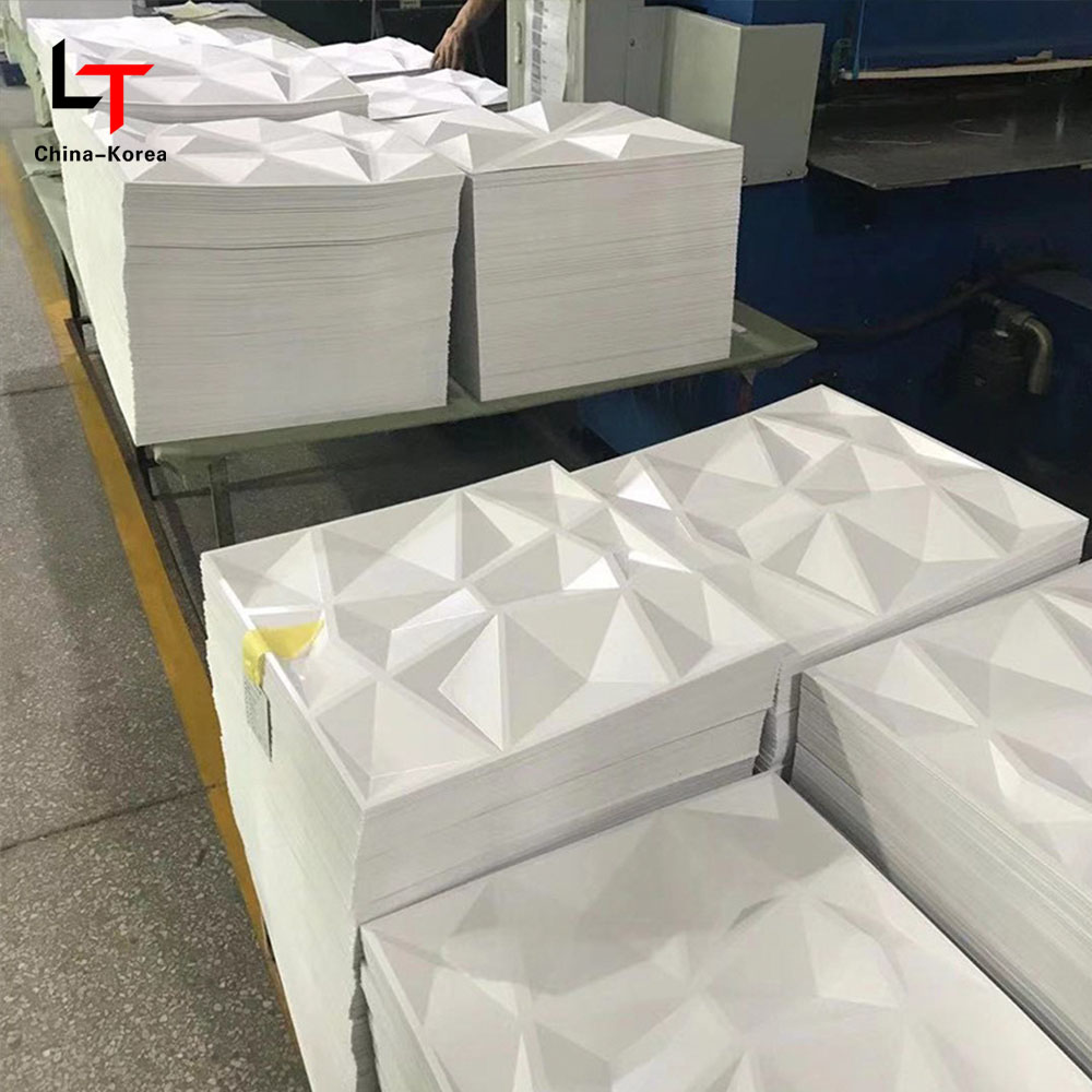 Painéal Balla PVC Nua-Aimseartha 3D / Greamán Taobh istigh Uiscedhíonach Matt Black Diamond Cruth le haghaidh Maisiú Balla Seomraí Maireachtála Uiscedhíonach