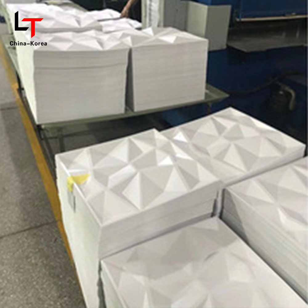 Painéal Balla PVC Nua-Aimseartha 3D / Greamán Taobh istigh Uiscedhíonach Matt Black Diamond Cruth le haghaidh Maisiú Balla Seomraí Maireachtála Uiscedhíonach