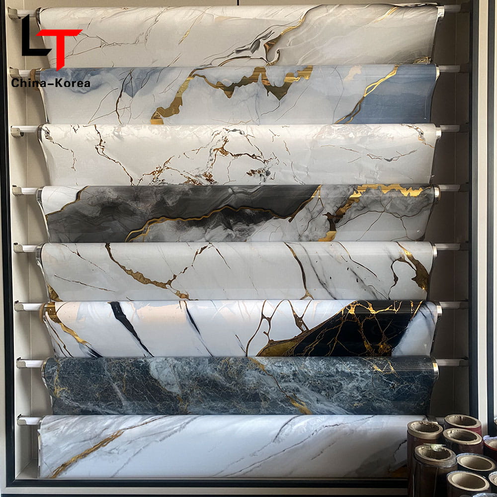 Scannán aistrithe teasa lannú priontála 3D 5D Scannán Maisiú Troscán PVC Foil Preas Foil le haghaidh Painéal Balla Doras Bord UV WPC