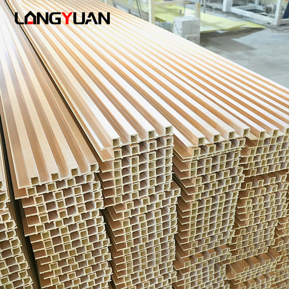 Painéil Balla Wpc Dhíon